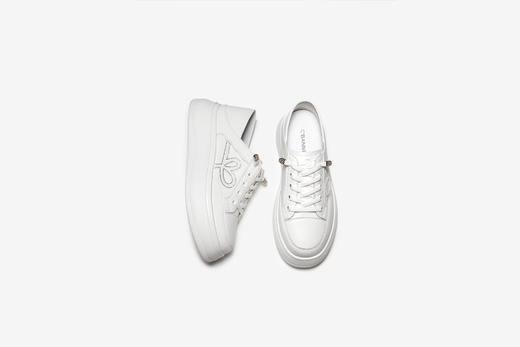 千百度2026春季新款春深运动休闲板鞋女时尚休闲鞋A26161124 商品图1