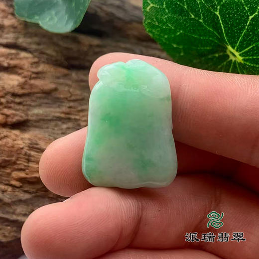 派瑞翡翠 翡翠手镯 糯种 浅绿 商品图3