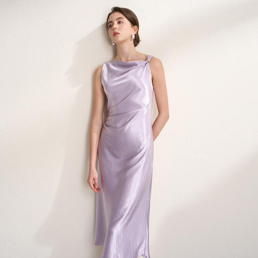 EITIE爱特爱法式荡领紫色吊带缎面提褶显瘦连衣裙礼服2026夏新款B2607248 商品图2