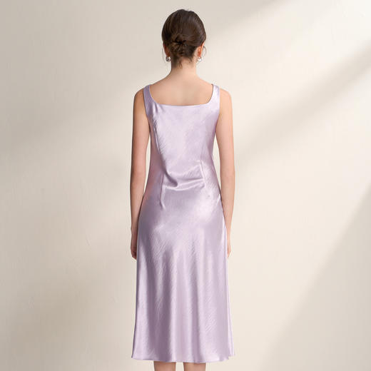 EITIE爱特爱法式荡领紫色吊带缎面提褶显瘦连衣裙礼服2026夏新款B2607248 商品图4