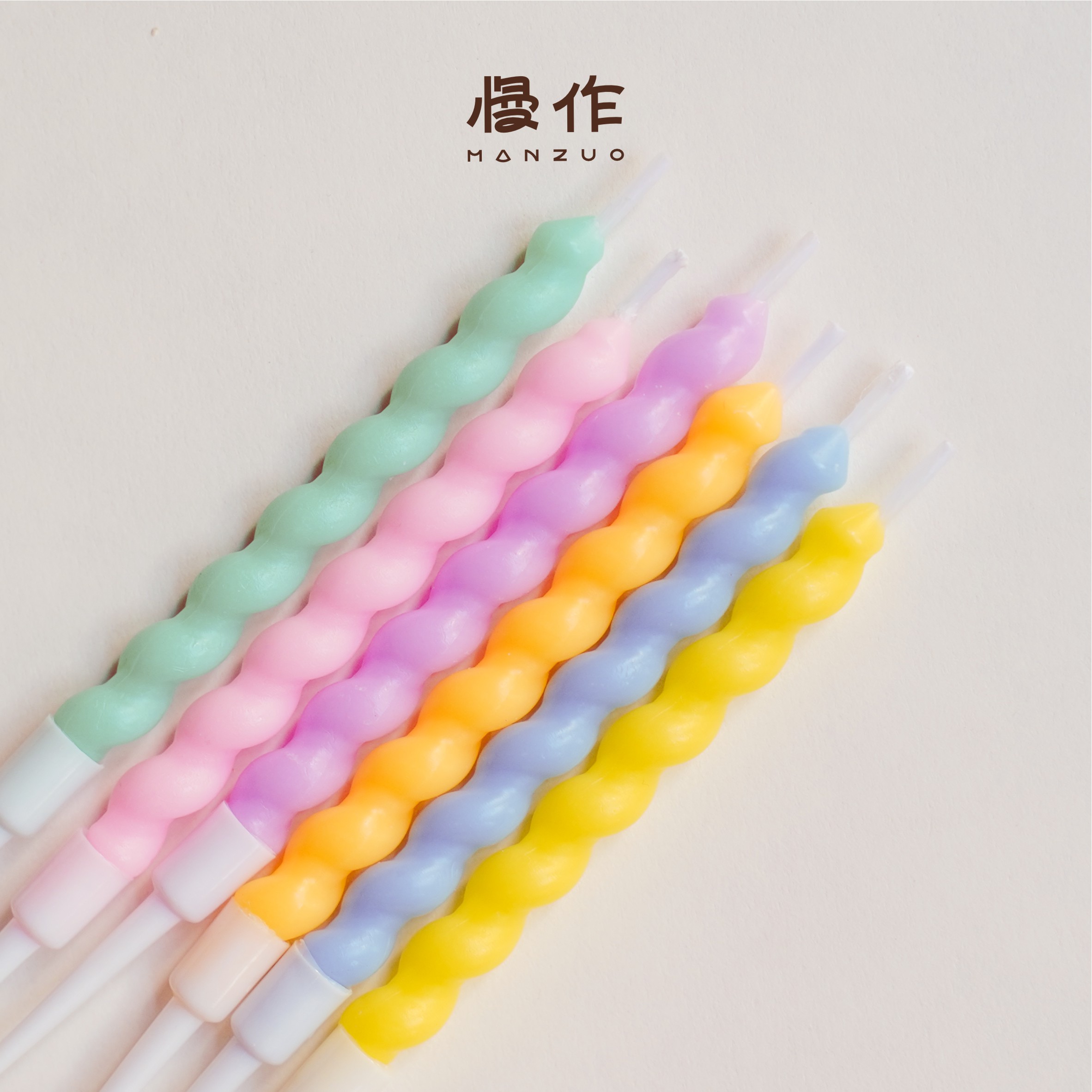 马卡龙扭扭蜡烛1支（颜色随机）