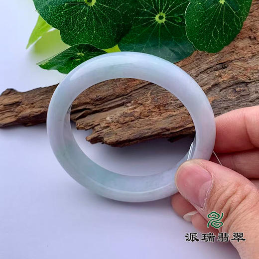 派瑞翡翠 翡翠手镯 糯种 浅绿 商品图0