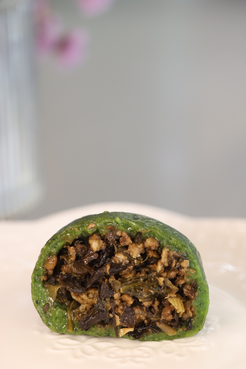【季节好食】酸菜肉末青团