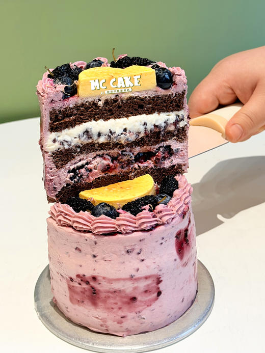 季节限定|焦糖布蕾糯糯桑葚【特调桑葚奶油+可可戚风胚+焦糖烤布蕾+冷萃酸奶奶油+软糯紫米+新鲜蓝莓+新鲜桑葚+现熬桑葚酱】 商品图3