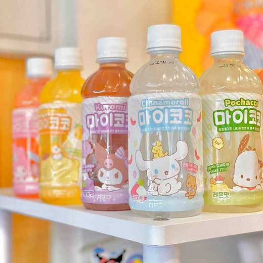 【新品限时购】三丽鸥家族椰果系列340ml（菠萝味，柠檬味，葡萄味，水蜜桃，荔枝味）023349/024044/025666/667/668 商品图1