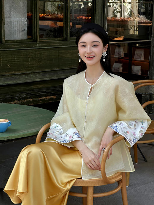 盛唐牡丹大师系列-卢梅红 | 鹅黄色真丝手绣外套(盛唐牡丹与非遗传承人卢梅红联名系列) 商品图7