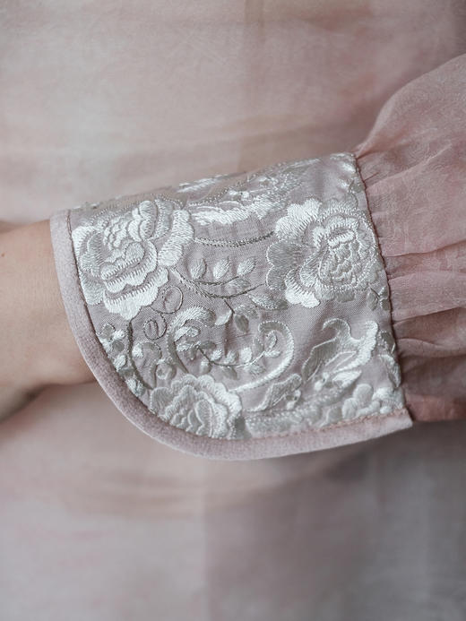 盛唐牡丹盛奢系列 | 淡粉色炒色真丝绡手推绣上衣 商品图4