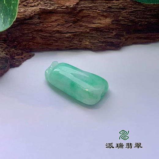 派瑞翡翠 翡翠挂件 糯种 绿色 商品图3