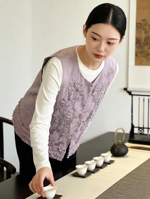 重工手工钉珠【自营】嫣紫花朵工艺提花新中式马甲上衣-喜出 商品图2