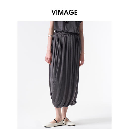 VIMAGE纬漫纪2026夏季新款不规则褶皱花苞设计显瘦松紧腰半身裙V2506210 商品图3