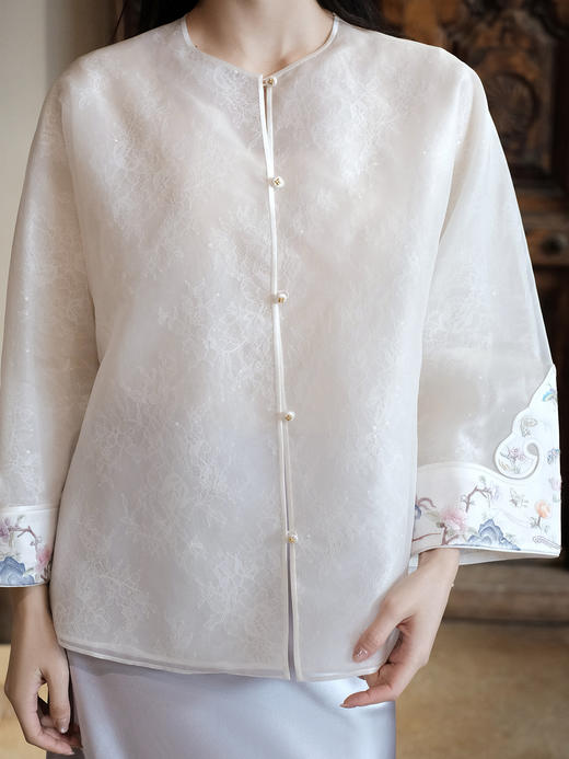 盛唐牡丹大师系列-卢梅红 | 月白色真丝手绣外套(盛唐牡丹与非遗传承人卢梅红联名系列) 商品图2