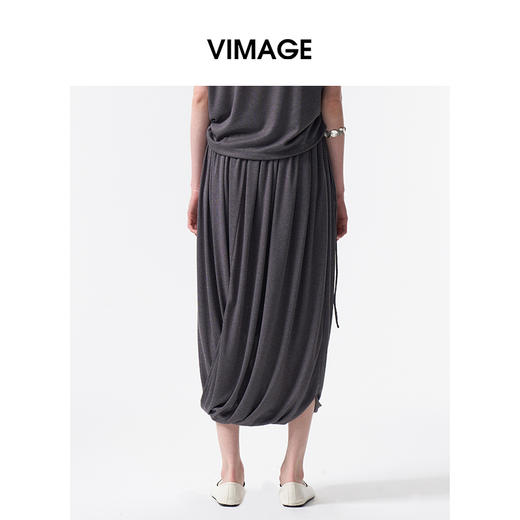 VIMAGE纬漫纪2026夏季新款不规则褶皱花苞设计显瘦松紧腰半身裙V2506210 商品图4