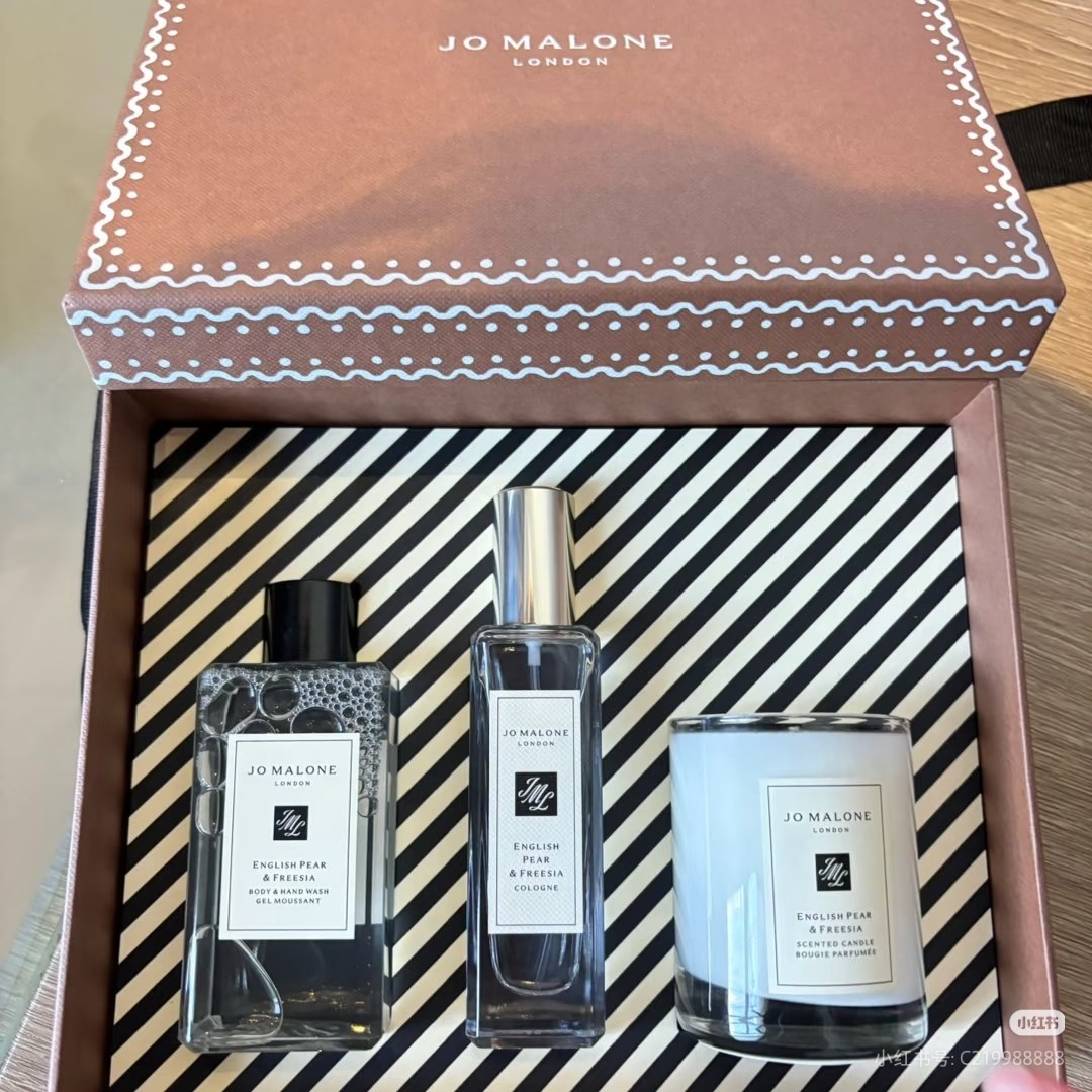 祖玛珑限定礼盒  沐浴露100ml+香水30ml+香烛