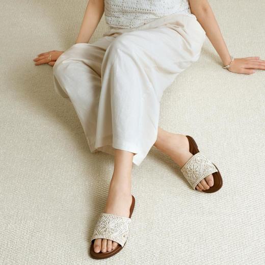 千百度2026夏季编织休闲凉拖鞋A26386588 商品图2