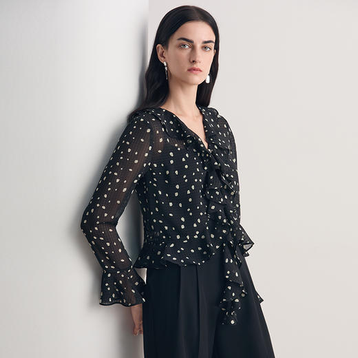 EITIE爱特爱气质V领显瘦通勤法式波点上衣2026夏季新款8609303 商品图5