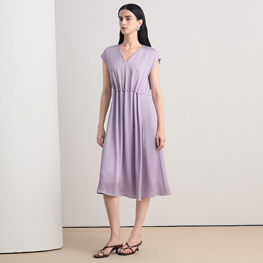 EITIE爱特爱2026夏季新款气质V领通勤显瘦时尚缎面连衣裙8607330 商品图1