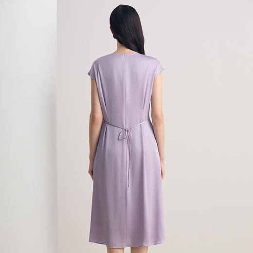 EITIE爱特爱2026夏季新款气质V领通勤显瘦时尚缎面连衣裙8607330 商品图4