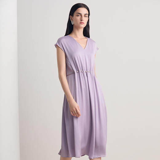 EITIE爱特爱2026夏季新款气质V领通勤显瘦时尚缎面连衣裙8607330 商品图2