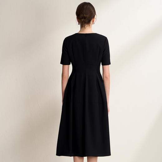 EITIE爱特爱黑色简约法式赫本风领口钉珠A字显瘦连衣裙2026夏新款B2607206 商品图4