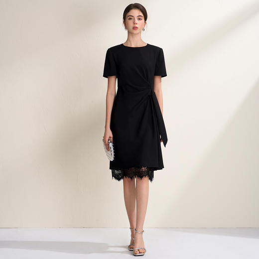 EITIE爱特爱优雅气质黑色拼接蕾丝花边短袖通勤连衣裙2026夏新款B2607204 商品图1