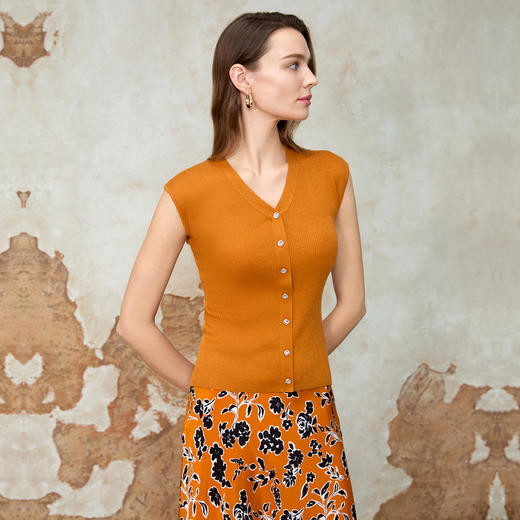 EITIE爱特爱气质V领修身显瘦百搭纯色针织衫夏季新款8201902 商品图1