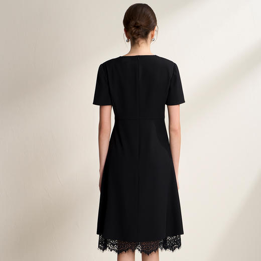 EITIE爱特爱优雅气质黑色拼接蕾丝花边短袖通勤连衣裙2026夏新款B2607204 商品图4