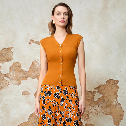 EITIE爱特爱气质V领修身显瘦百搭纯色针织衫夏季新款8201902 商品图2