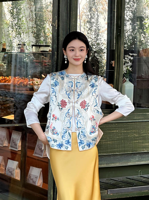 盛唐牡丹盛奢系列 | 月光白三蓝手工刺绣马甲 商品图0