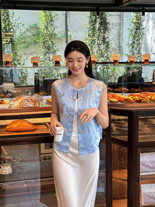 盛唐牡丹盛奢系列 | 月白蓝手推绣真丝马甲 商品图4