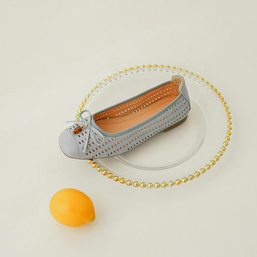 【羊皮革】西村名物2026年春季新款猪皮内垫舒适平跟花纹镂空玛丽珍鞋洞洞空鞋T26AH18411 商品图4