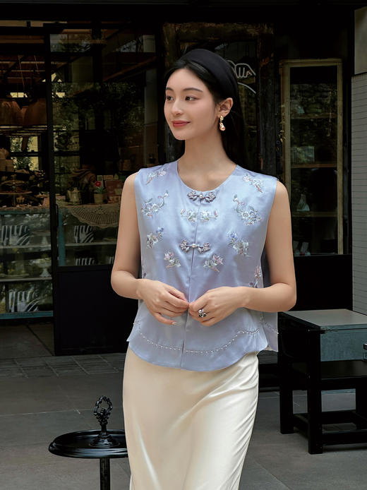 盛唐牡丹盛奢系列 | 月白蓝手推绣真丝马甲 商品图0