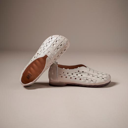 【牛皮革】西村名物2026年春季新款舒适平底猪皮内垫编织冲孔镂空洞洞空鞋T26AH18401 商品图5