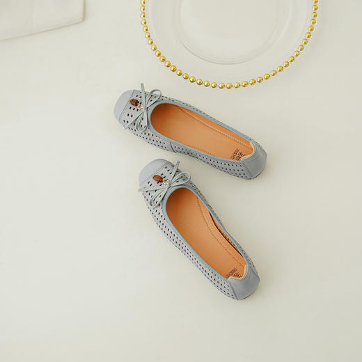 【羊皮革】西村名物2026年春季新款猪皮内垫舒适平跟花纹镂空玛丽珍鞋洞洞空鞋T26AH18411 商品图1