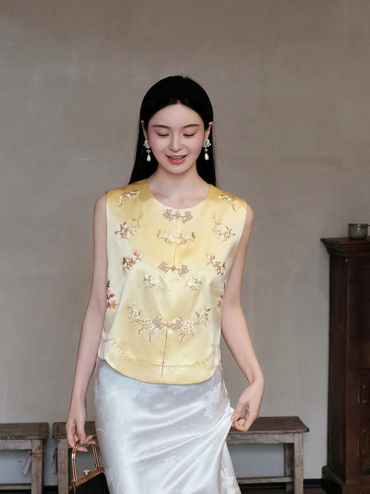 盛唐牡丹盛奢系列 | 松花黄手推绣真丝马甲 商品图1