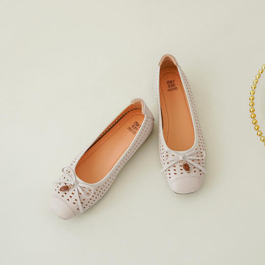 【羊皮革】西村名物2026年春季新款猪皮内垫舒适平跟花纹镂空玛丽珍鞋洞洞空鞋T26AH18411 商品图0