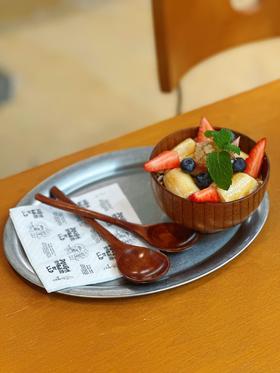 自制格兰诺拉酸奶碗【水果根据季节变换哦】