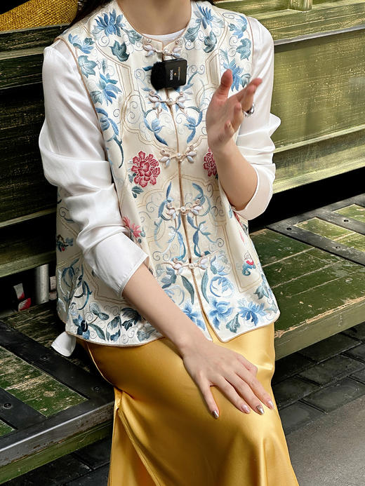 盛唐牡丹盛奢系列 | 月光白三蓝手工刺绣马甲 商品图1