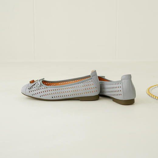 【羊皮革】西村名物2026年春季新款猪皮内垫舒适平跟花纹镂空玛丽珍鞋洞洞空鞋T26AH18411 商品图3