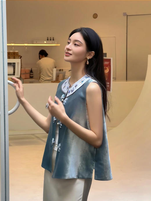 盛唐牡丹 |灰蓝色丝绒手绣对襟马甲 商品图1