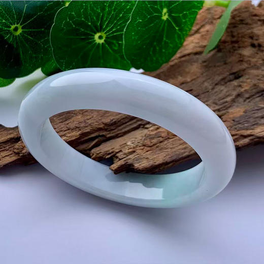 派瑞翡翠 翡翠手镯 糯种 浅绿 商品图0