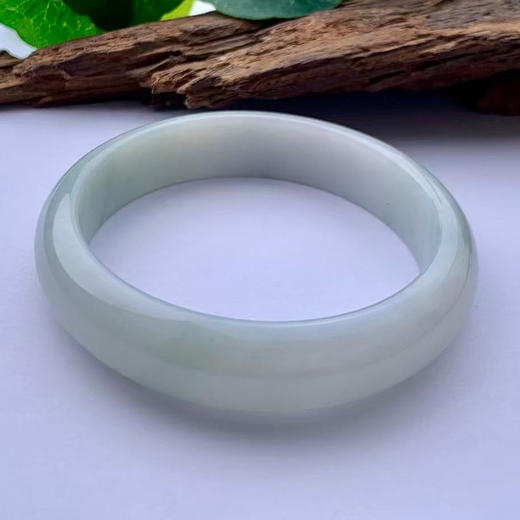派瑞翡翠 翡翠手镯 糯种 浅绿 商品图2