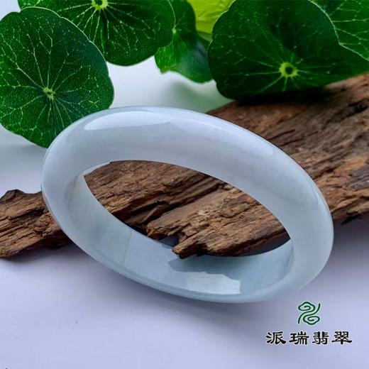 派瑞翡翠 翡翠手镯 糯种 浅绿 商品图0