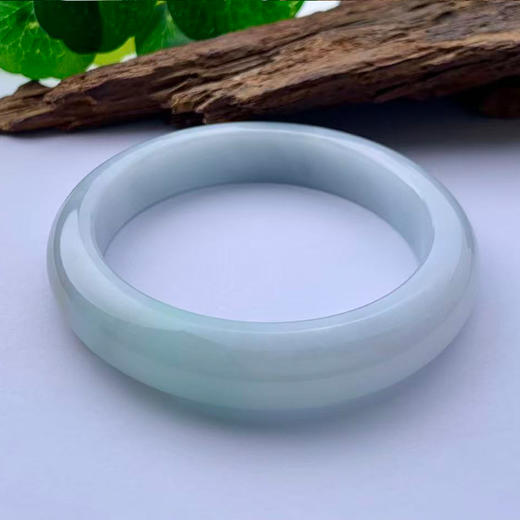 派瑞翡翠 翡翠手镯 糯种 浅绿 商品图3
