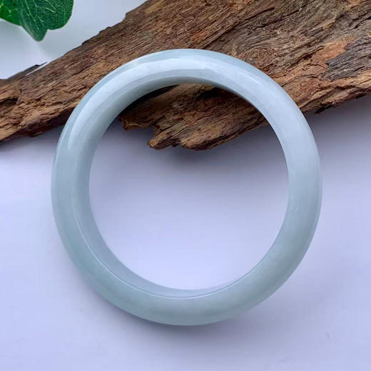 派瑞翡翠 翡翠手镯 糯种 浅绿 商品图2