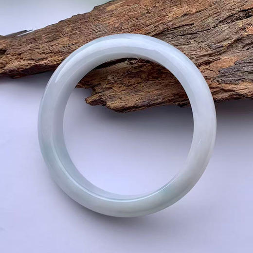 派瑞翡翠 翡翠手镯 糯种 浅绿 商品图2