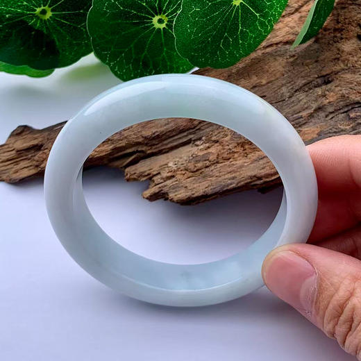 派瑞翡翠 翡翠手镯 糯种 浅绿 商品图1