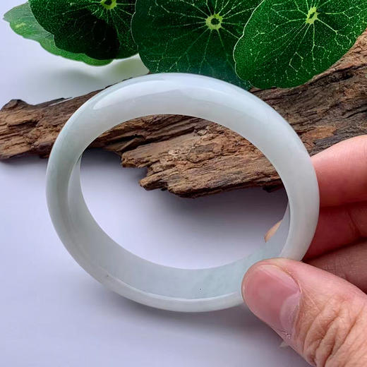 派瑞翡翠 翡翠手镯 糯种 浅绿 商品图3