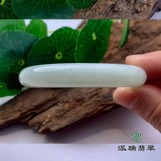 派瑞翡翠 翡翠手镯 糯种 浅绿 商品图2