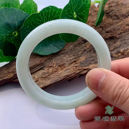 派瑞翡翠 翡翠手镯 糯种 浅绿 商品图3