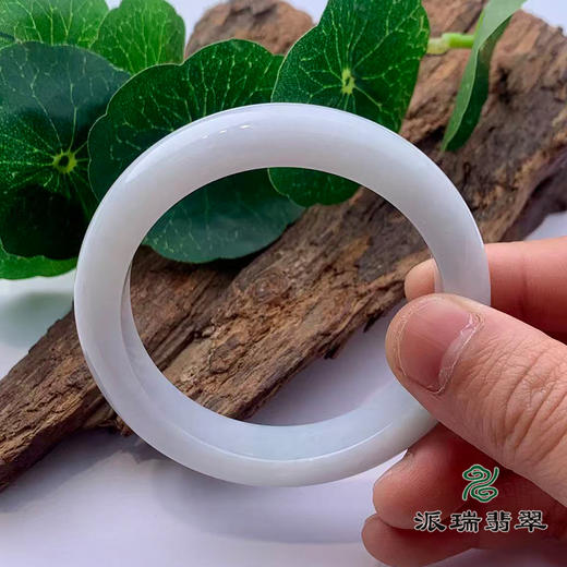 派瑞翡翠 翡翠手镯 糯种 浅绿 商品图4